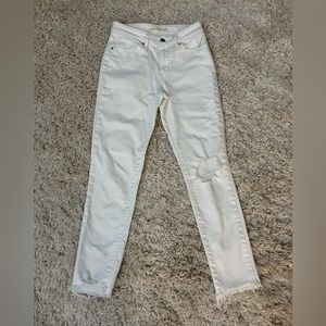 White levi jeans